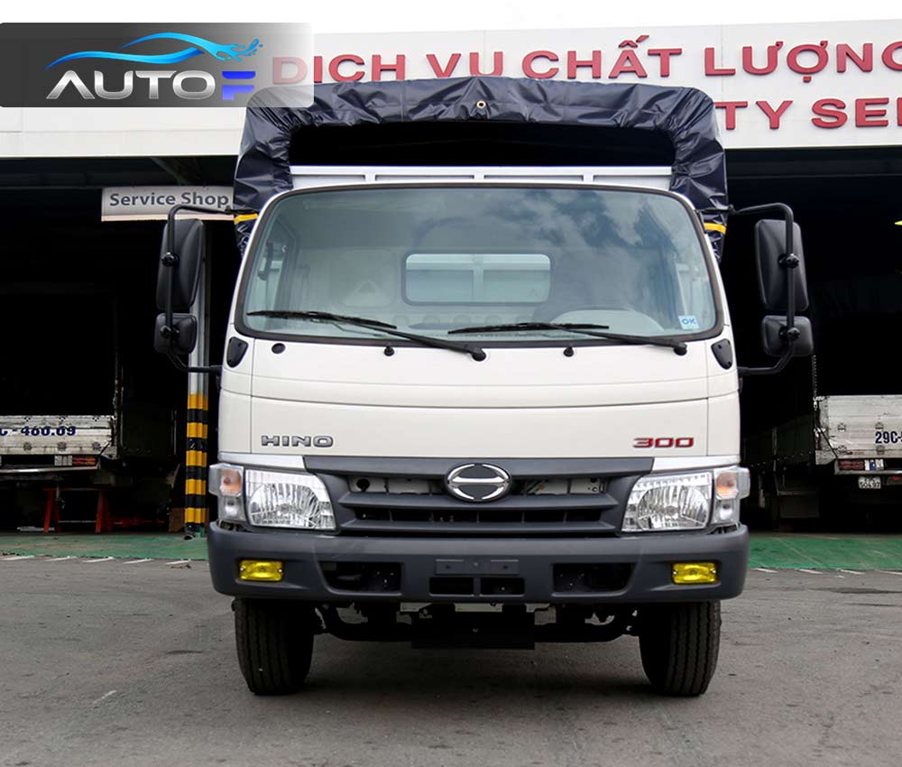 Xe tải Hino XZU352L (3.5t - dài 5.6m) thùng mui bạt